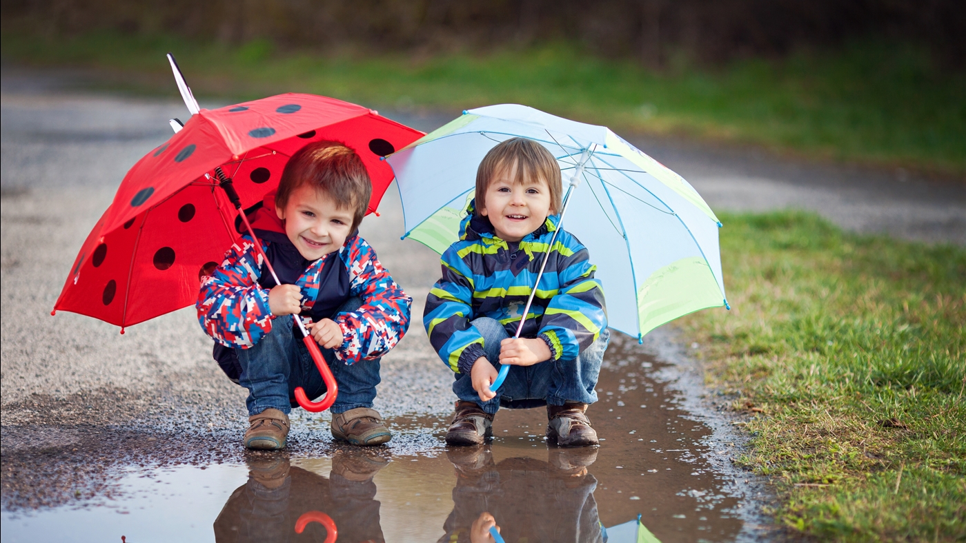 kinderen_met_paraplu